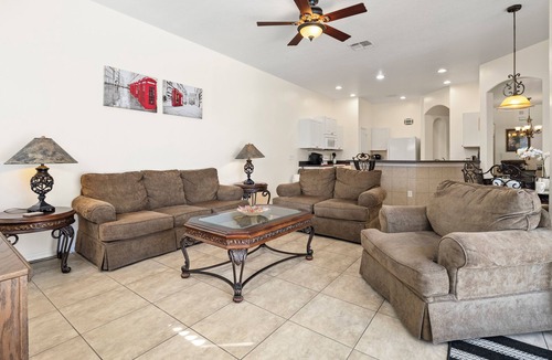Tuscan Hills House | CasaSoleada@TuscanHills - a Spacious 6-bedroom family home with South East Pool!