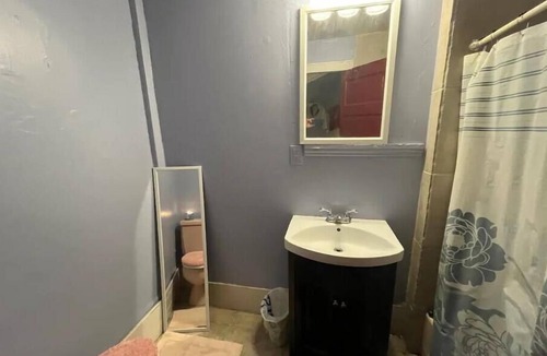 Seventh Ward Apartment | Cat's Claw Lounge Private Suite