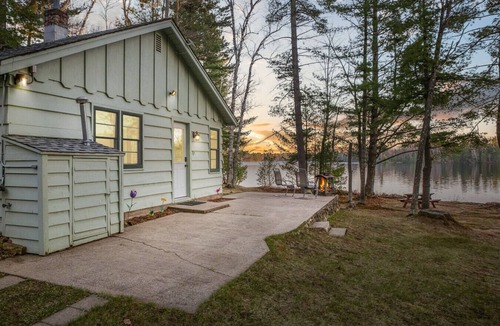 Eagle River Cabin | Catfish Lakeside Cottage