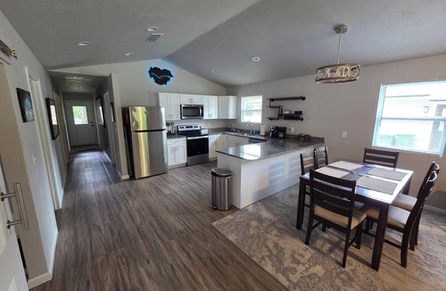 High Springs House | Cave Howse! Your Downtown getaway to the Springs