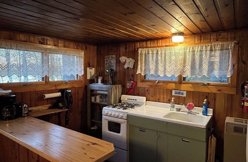 Iron River Cabin | Cedar 1- 2 bedroom cabin on Lake Delta