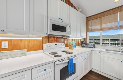Cedar Key Villa | Cedar Key Breeze Gulf front townhouse 20% weekly/30% monthly discounts!