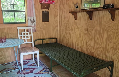 Freedom Cabin | Celtic Glen Farm Stay - Mini Log Cabin
