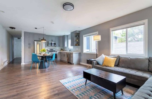 Madison Park Apartment | Central 2BR w/Heated Bath Floors and Front Porch