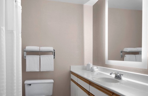 Pleasanton Hotel | Central Bay Area Retreat Minutes from Wine Country | Room w/Kitchen