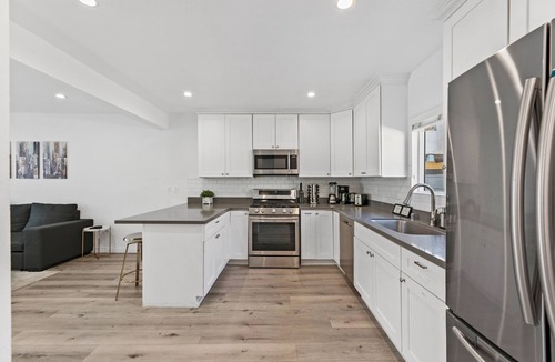 Mid City Hotel | Central Chic Detached Bungalow w/Sofa Bed, Parking, & Laundry