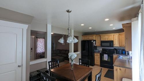 Logan House | Central Mountain Retreat - Sleeps 7!