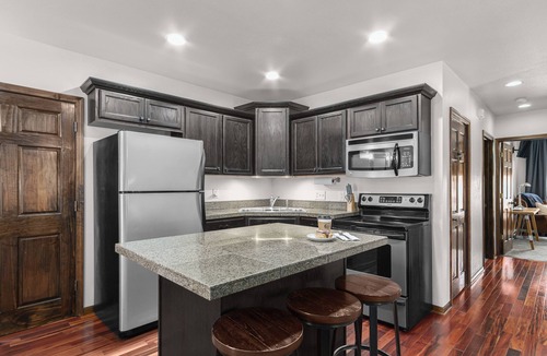 Kewaskum Apartment | Century Cafe Flat