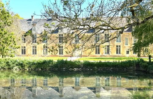 Vendeuvre Villa | Château classé avec piscine et billard - Demeure d'exception 25 pers