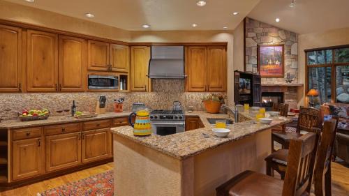 Edwards House | Chalet Aster
