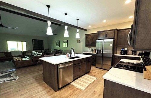 Lead House | Champagne and ice