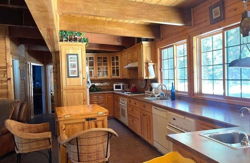 Strawberry House | Changes in Altitude – Spacious Cabin Near Pinecrest Lake & Dodge Ridge