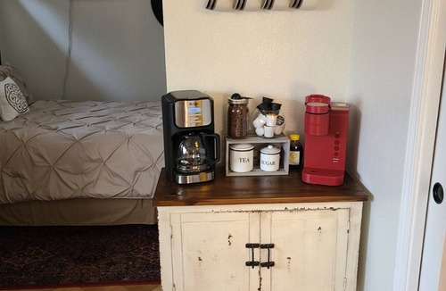 Los Ranchos de Albuquerque House | Charming three room casita in the heart of Los Ranchos de ABQ - Pets Welcome