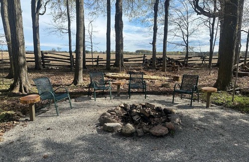 Bradford West Gwillimbury House | Charming Cottage Retreat with Sauna in Bond Head
