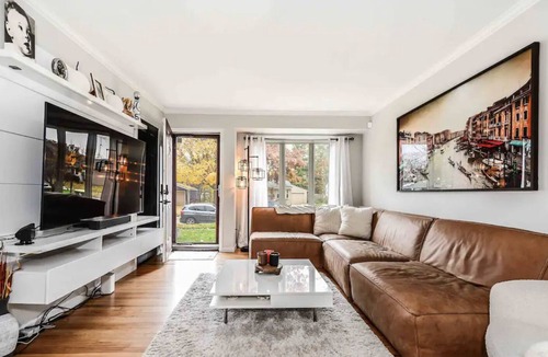 Milford House | Charming 4 Bedroom - Close to Downtown