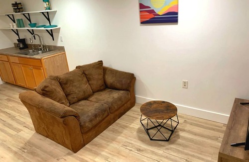 East Hill Apartment | Charming 1-bedroom apartment with AC, WiFi in wonderful Down Town Pensacola