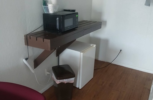 Mayo Hotel | Charming 1-bedroom hotel with AC, WiFi in delightful Mayo