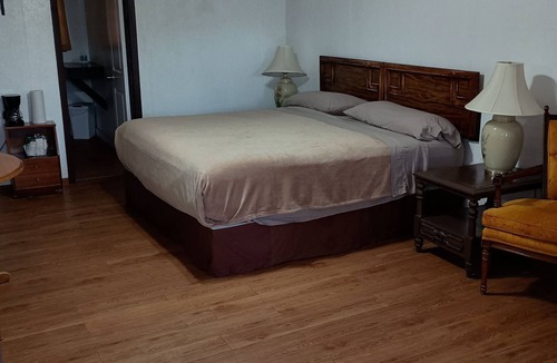 Mayo Hotel | Charming 1-bedroom hotel with AC, WiFi in delightful Mayo