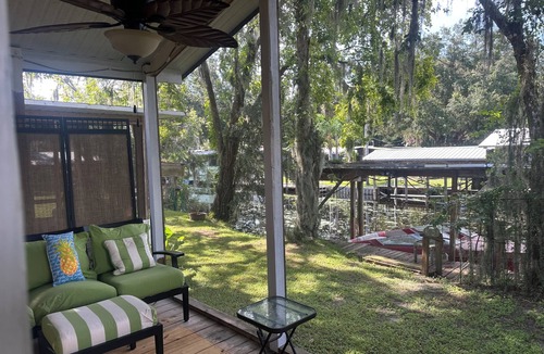 Astor Cottage | Charming 1-bedroom in Astor direct St Johns River,with Boat Dock.