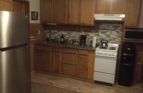 Custer House | Charming 1-bedroom unit in gorgeous Custer with WiFi car rental available. Suite