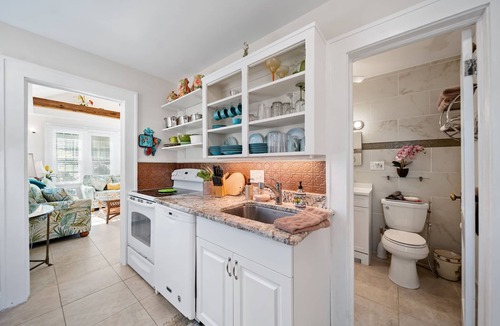 Pass-a-Grille House | Charming 1930s Bayside Bungalow in Spanish Triplex - 1 Minute from Best Beach
