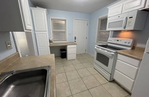Holly Hill House | Charming 1bdrm Intracoastal Tiny House: Perfect for couples & a romantic getaway