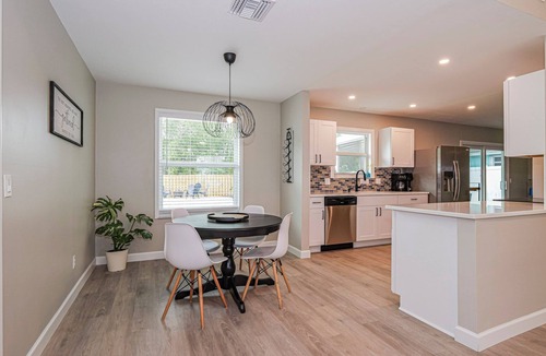 Sebastian Highlands House | Charming 2/2 with Boat Parking close to Beaches.