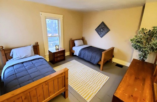West Carrollton House | Charming 2 bed/1 bath unit, quiet neighborhood *Extended Stay*