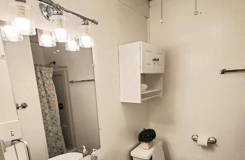West Carrollton House | Charming 2 bed/1 bath unit, quiet neighborhood *Extended Stay*