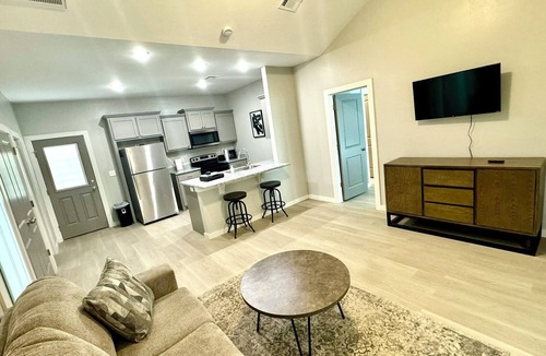 Lawton House | Charming 2 Bed/2 Bath house, fenced backyard, Pets OK!