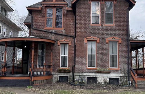 Dayton House | Charming 2-bed townhome with WiFi, AC in lovely Dayton 2 min downtown 5min to UD