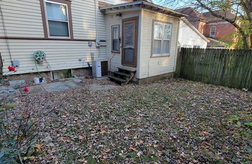 Hannibal House | Charming 2-bedroom bungalow with WiFi, in Historic downtown Hannibal, MO.