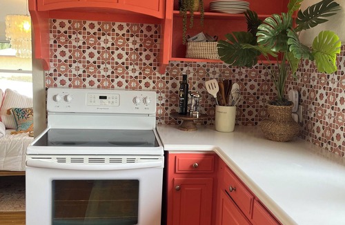 Mount Dora Cottage | Charming 2-bedroom cottage in downtown Mount Dora with RV parking, pets welcome