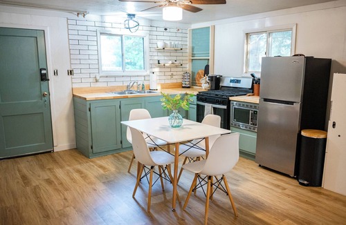 Suring Cottage | Charming 2-bedroom cottage in Suring with AC, WiFi. Pet Friendly