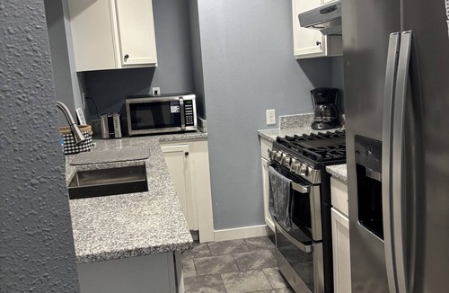 Des Moines House | Charming 2-bedroom house on a quiet secluded street . With Wi-Fi