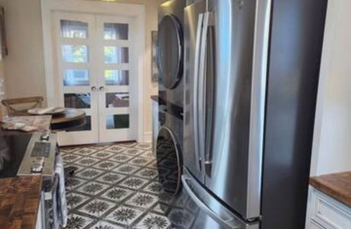 South Pensacola House | Charming 2-bedroom house with beautiful kitchen and backyard downtown Pensacola