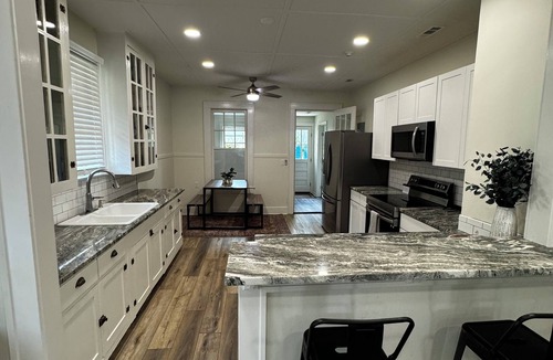 Lake Park Cottage | Charming 2-bedroom lake front cottage in lovely Lake Park Georgia.
