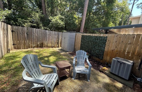 North Northwest Pensacola House | Charming 2-bedroom townhome in delightful Pensacola near golf course