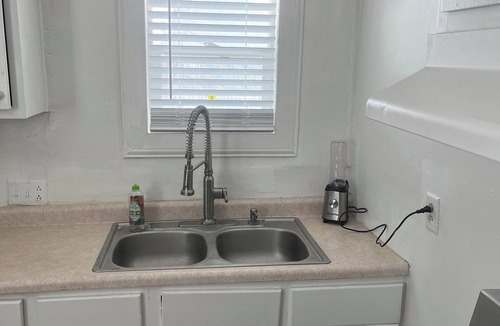 Near Eastside House | Charming 2-bedroom house with WiFi, AC in awesome Indianapolis