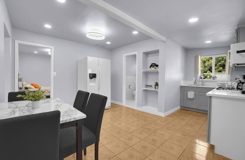 Los Angeles House | Charming 2-bedroom house with AC in beautiful Los Angeles