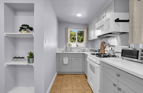 Los Angeles House | Charming 2-bedroom house with AC in beautiful Los Angeles