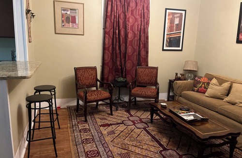 McDonough Apartment | Charming 2-bedroom apartment with wifi. Three blocks to ferry.