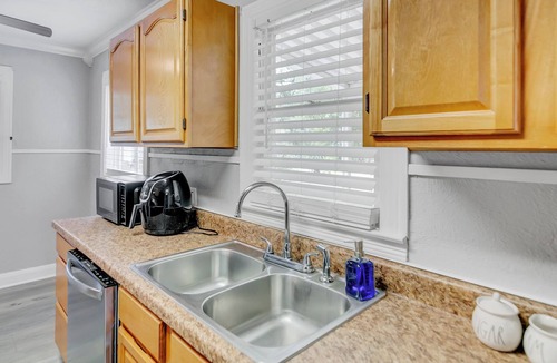 Port Neches House | Charming 2 bedroom home in Port Neches
