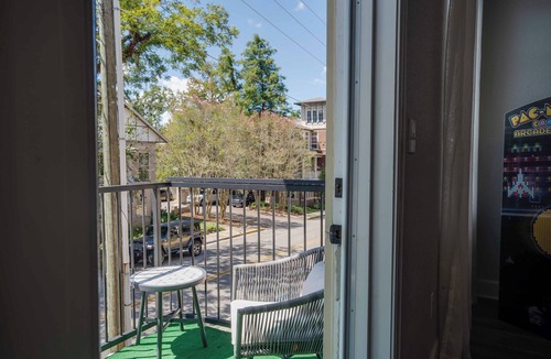 Tallahassee Condo | Charming 2-bedroom condo in wonderful Tallahassee steps away from the FSU campus