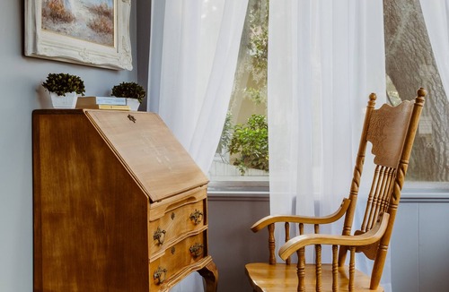 St. Augustine House | Charming 3/2 Cottage- Close to beach & Historic Downtown