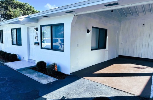 West Palm Beach House | Charming 3-bedroom house with AC and WiFi in West Palm Beach