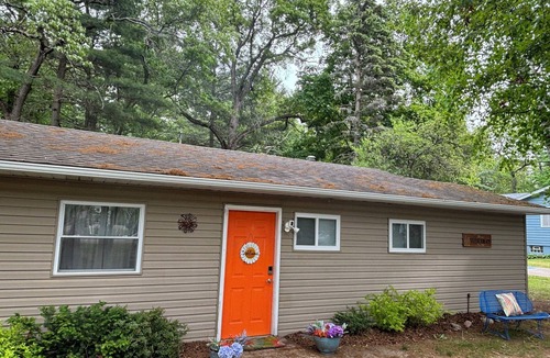 Caseville Cottage | Charming 3-bedroom cottage in adorable Caseville with Beach Access, AC, and WiFi