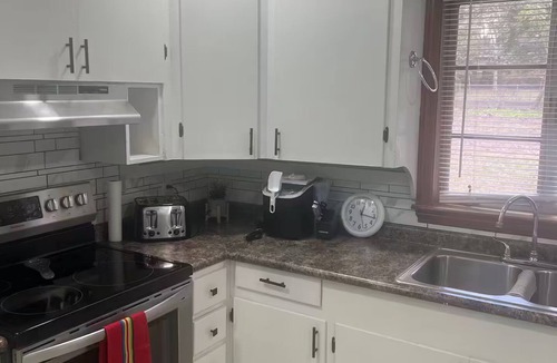 Mobile Cottage | Charming 3-bedroom cottage with WiFi, AC nears parks and shopping