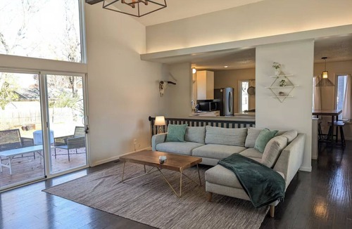 Manhattan House | Charming 3-bedroom house CLOSE TO STADIUM - Manhattan