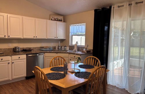 Deltona Lakes House | Charming 3-bedroom house midway between beaches and parks AC and WiFi in Deltona